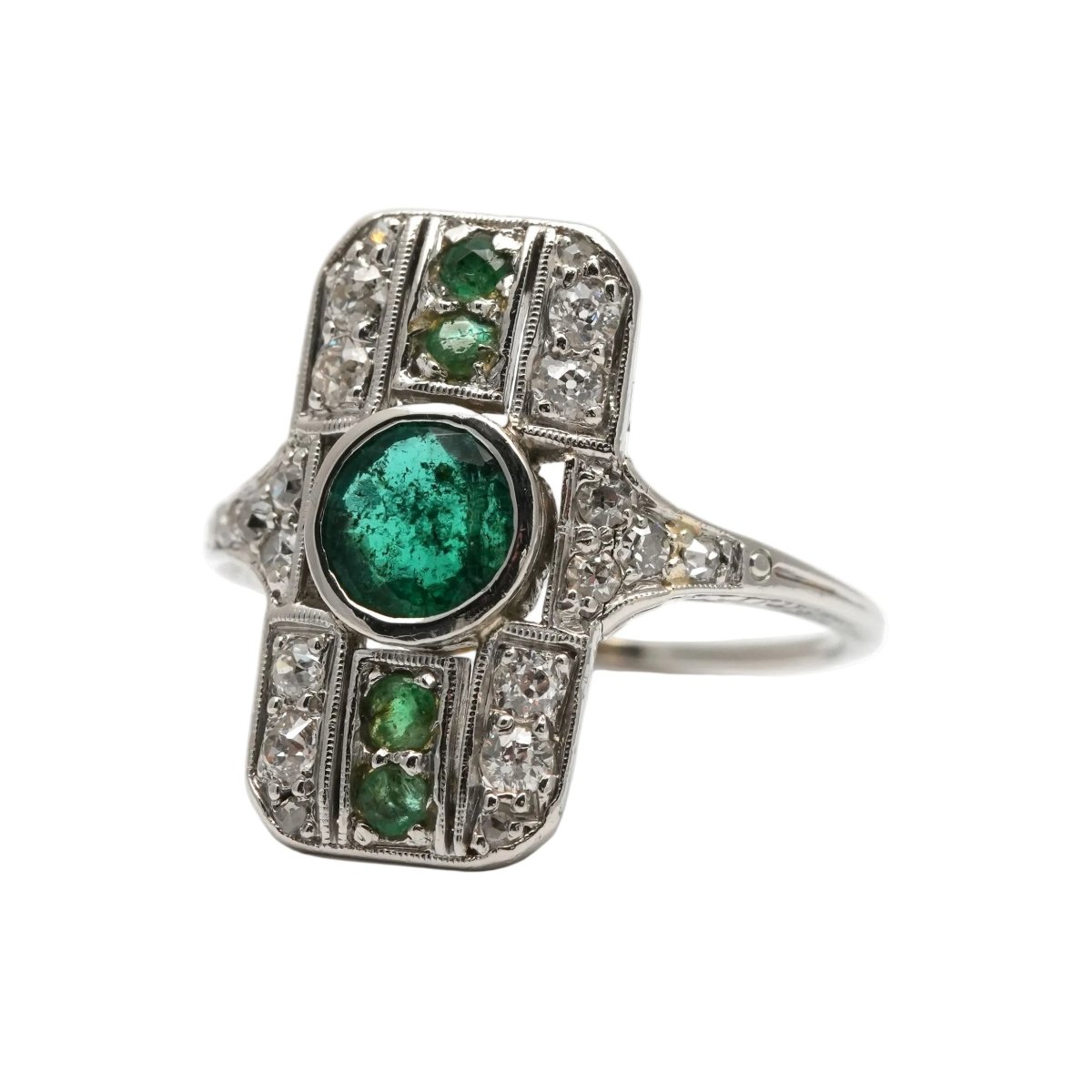 Bague Art Déco en or blanc, émeraudes et diamants - Castafiore