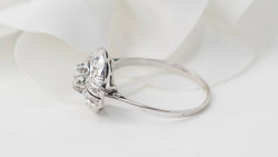 Bague Art Déco en or blanc et diamants - Castafiore