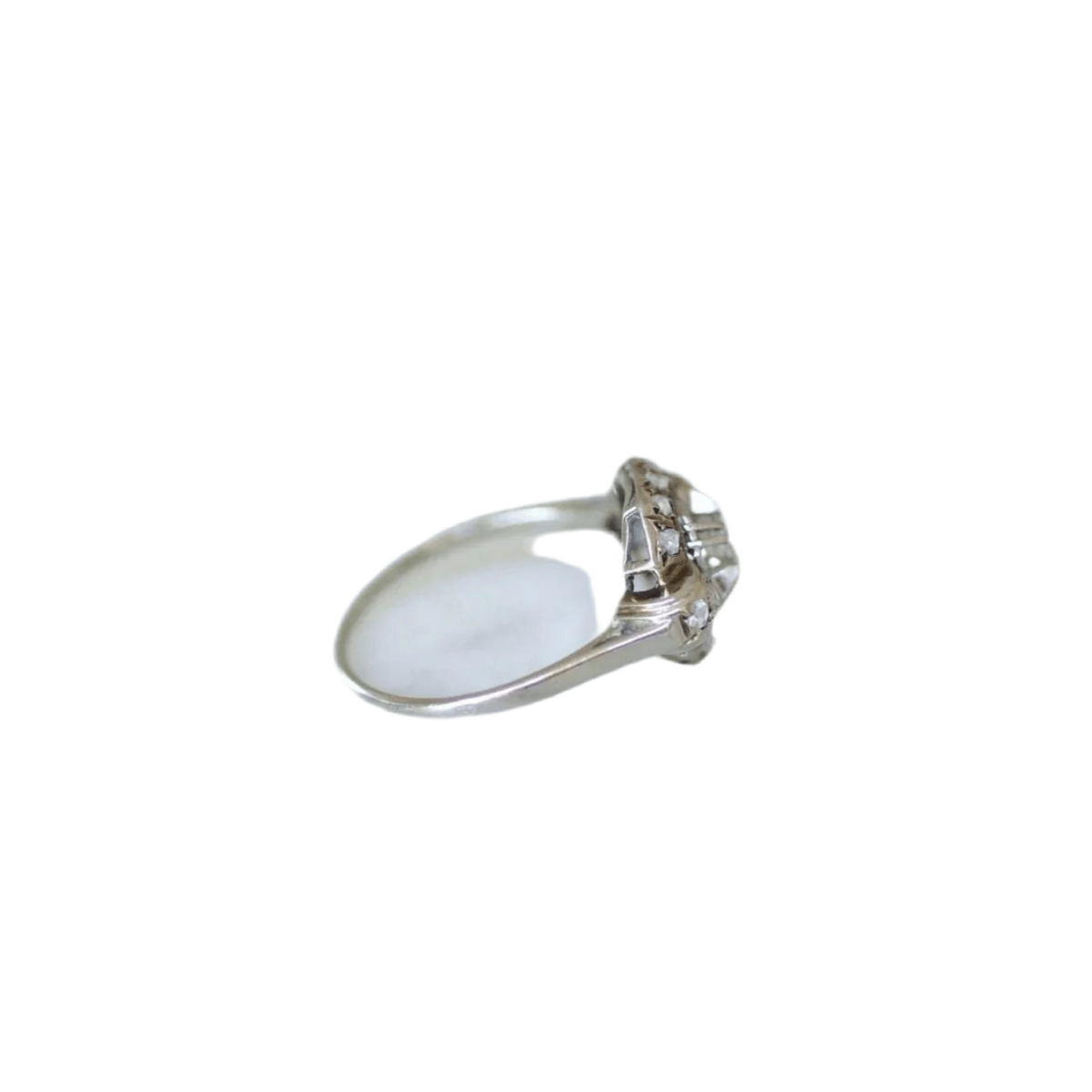 Bague Art Déco en or blanc et diamants - Castafiore