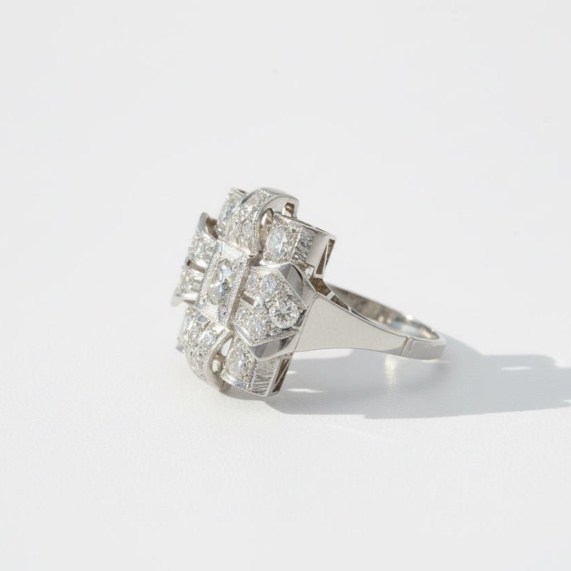 Bague Art Déco en or blanc et diamants - Castafiore