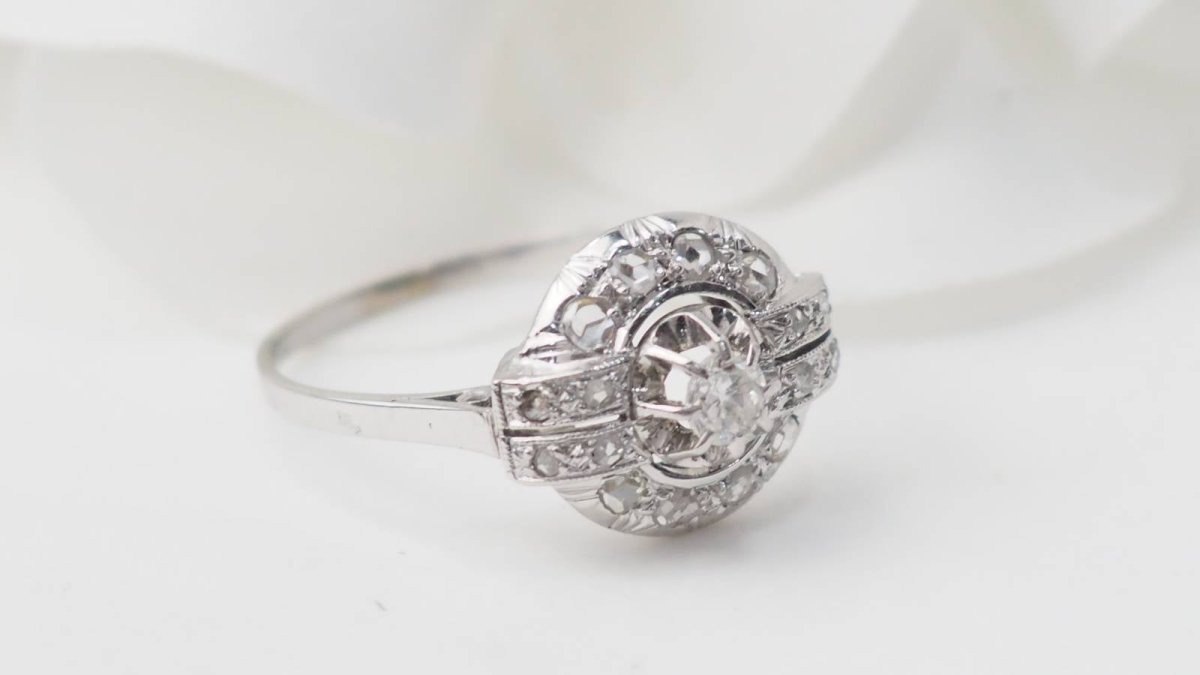 Bague Art Déco en or blanc et diamants - Castafiore