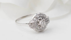 Bague Art Déco en or blanc et diamants - Castafiore