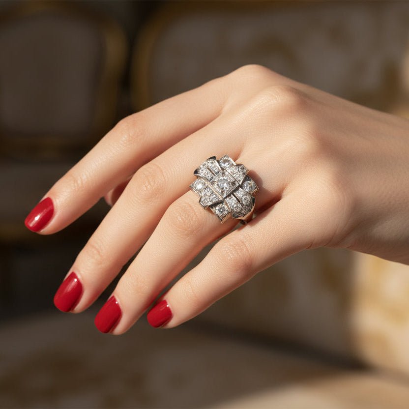 Bague Art Déco en or blanc et diamants - Castafiore