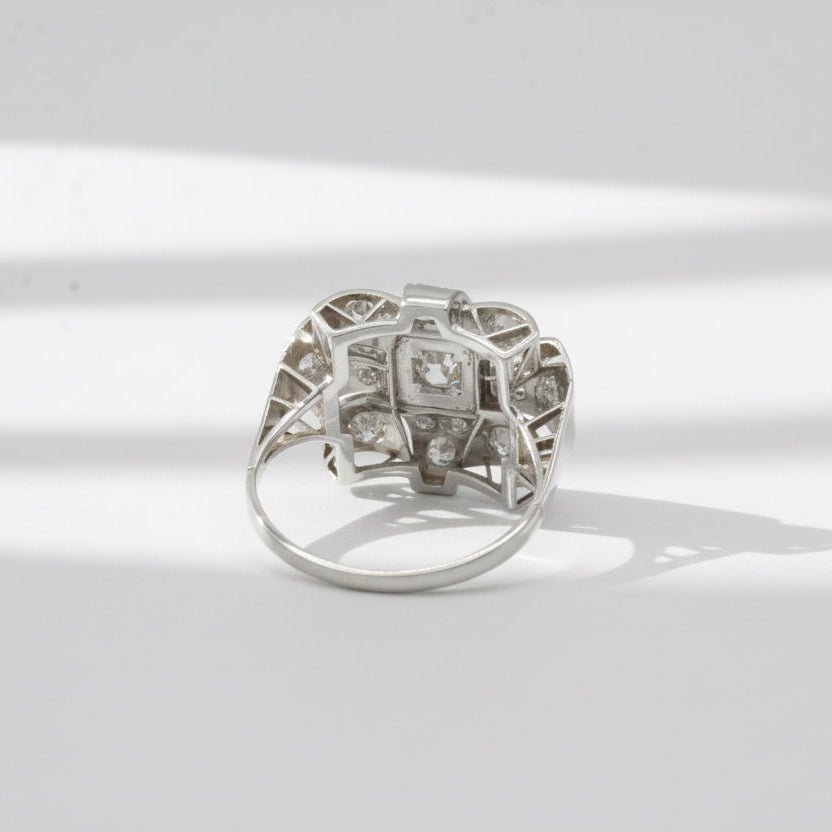 Bague Art Déco en or blanc et diamants - Castafiore