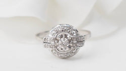 Bague Art Déco en or blanc et diamants - Castafiore