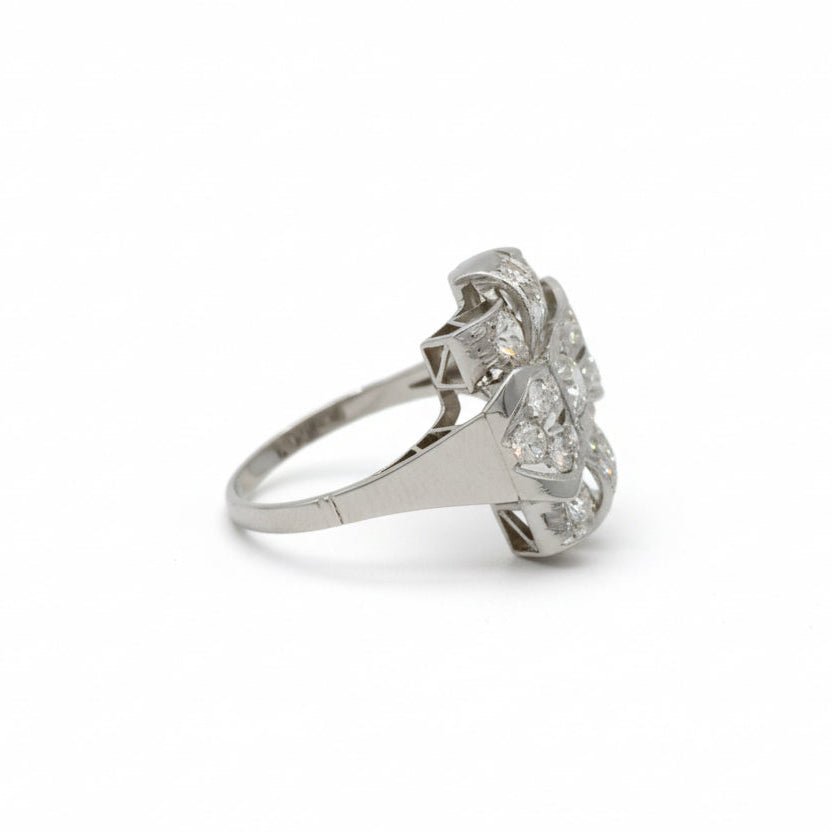 Bague Art Déco en or blanc et diamants - Castafiore
