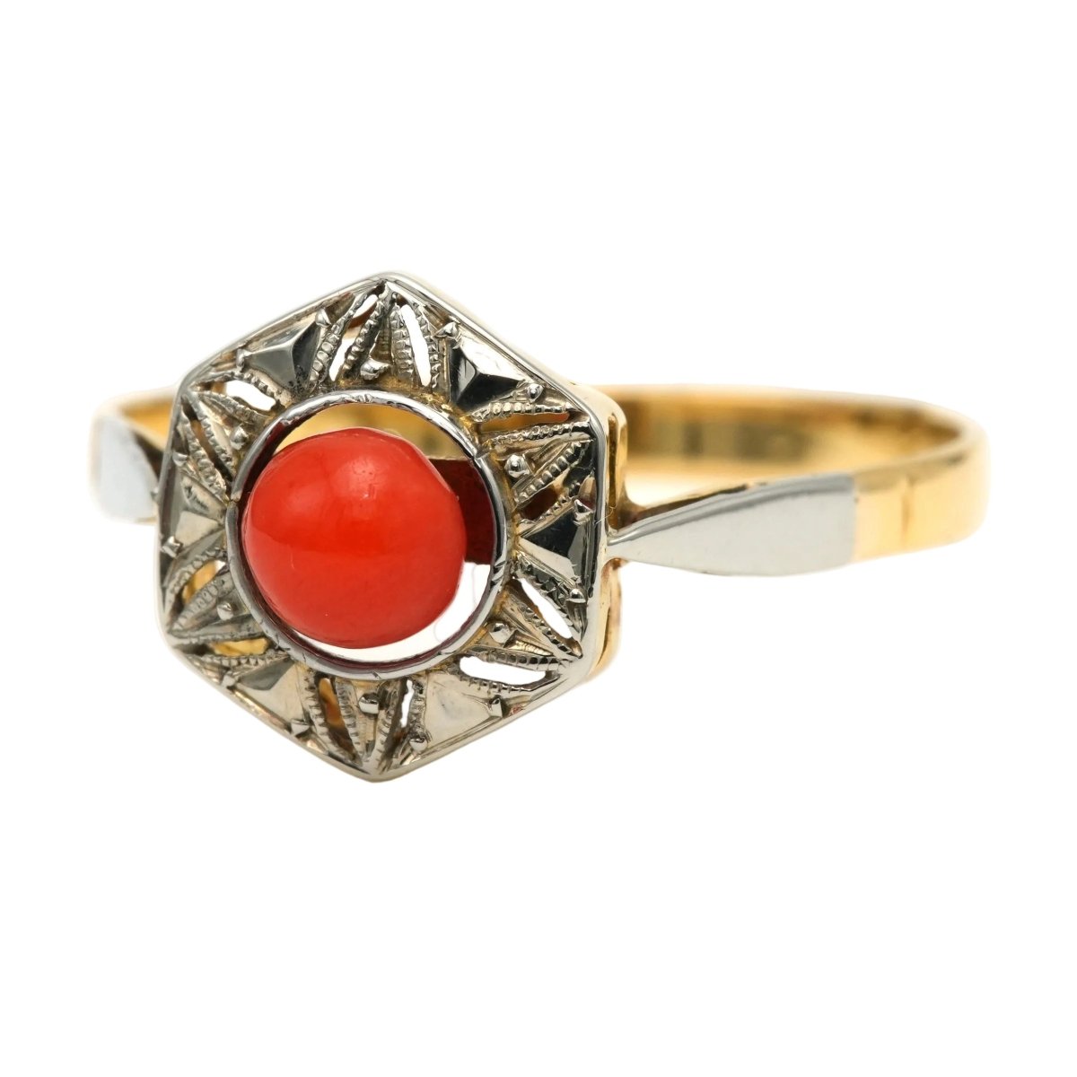 Bague Art Déco en or blanc, or jaune et corail - Castafiore