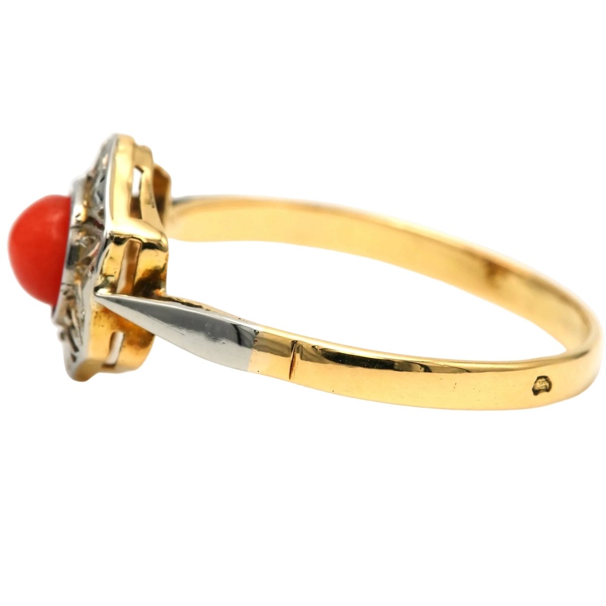 Bague Art Déco en or blanc, or jaune et corail - Castafiore
