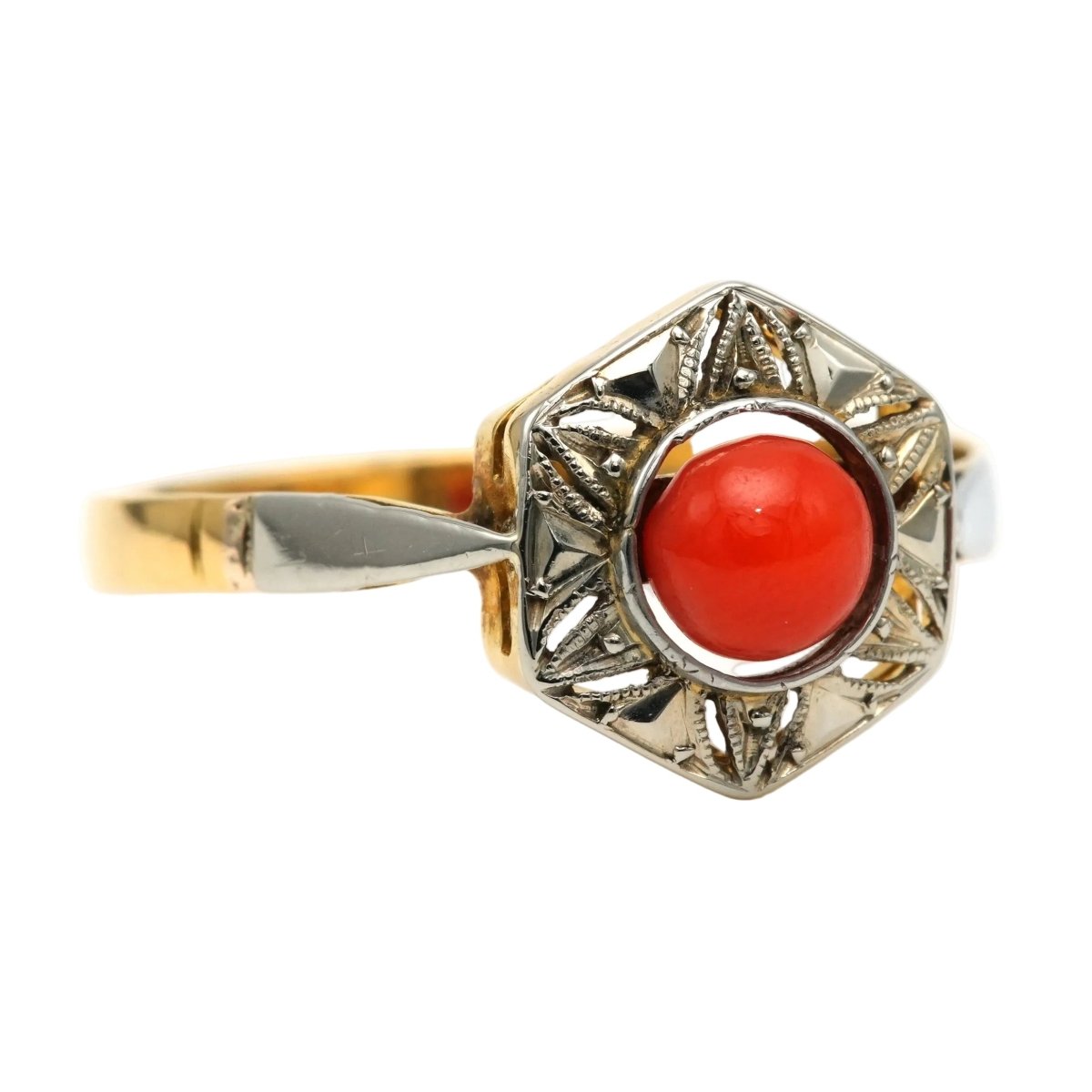 Bague Art Déco en or blanc, or jaune et corail - Castafiore
