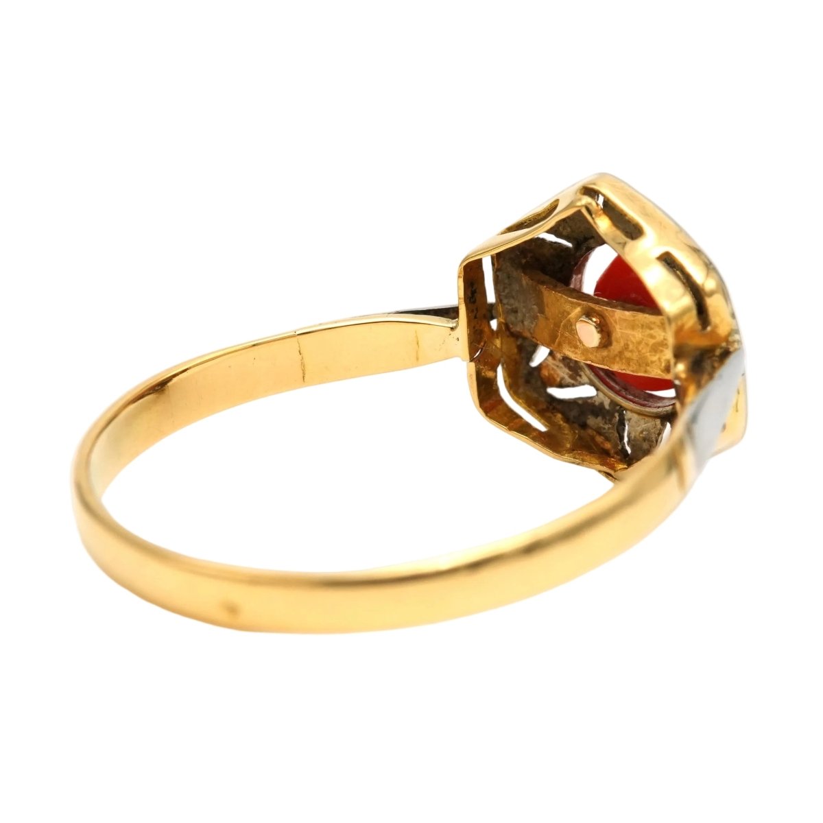 Bague Art Déco en or blanc, or jaune et corail - Castafiore