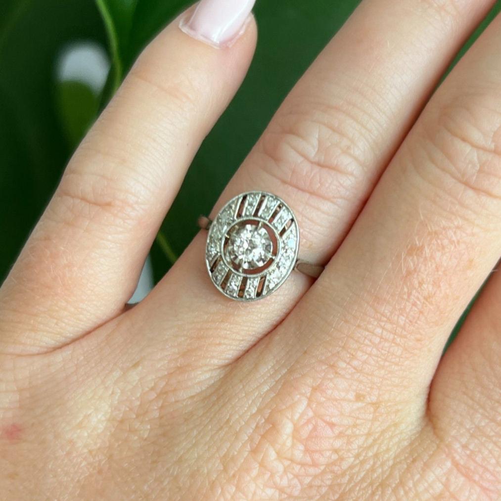 Bague Art Deco en or blanc, platine et diamant - Castafiore