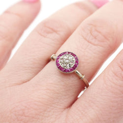 Bague Art Déco en or blanc, platine, rubis et diamants - Castafiore