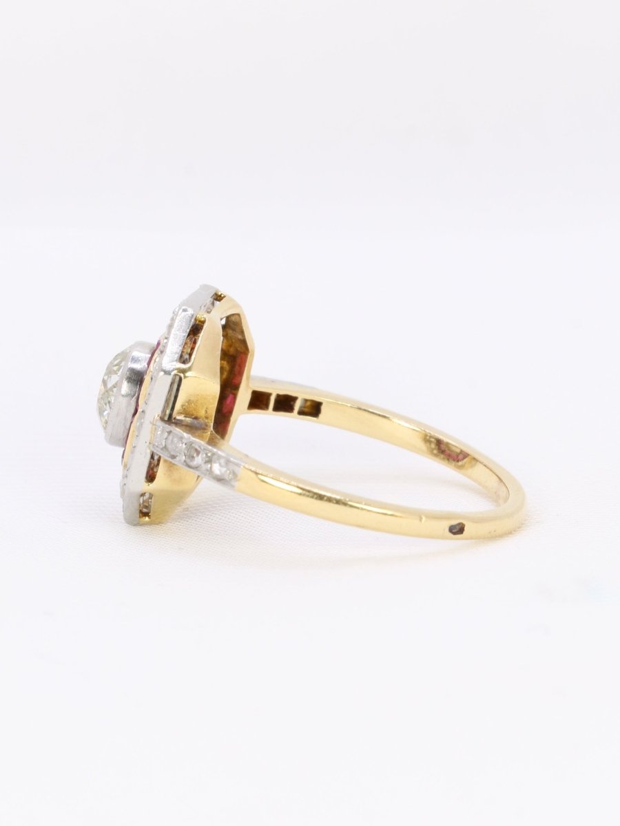 Bague Art - Déco en or, diamants et rubis calibrés - Castafiore