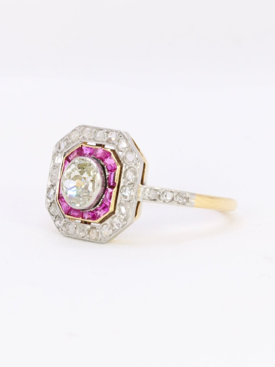 Bague Art - Déco en or, diamants et rubis calibrés - Castafiore
