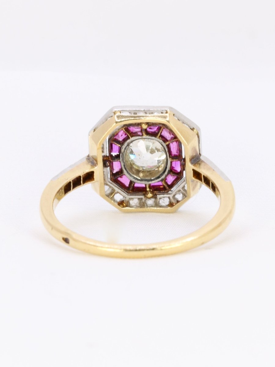 Bague Art - Déco en or, diamants et rubis calibrés - Castafiore