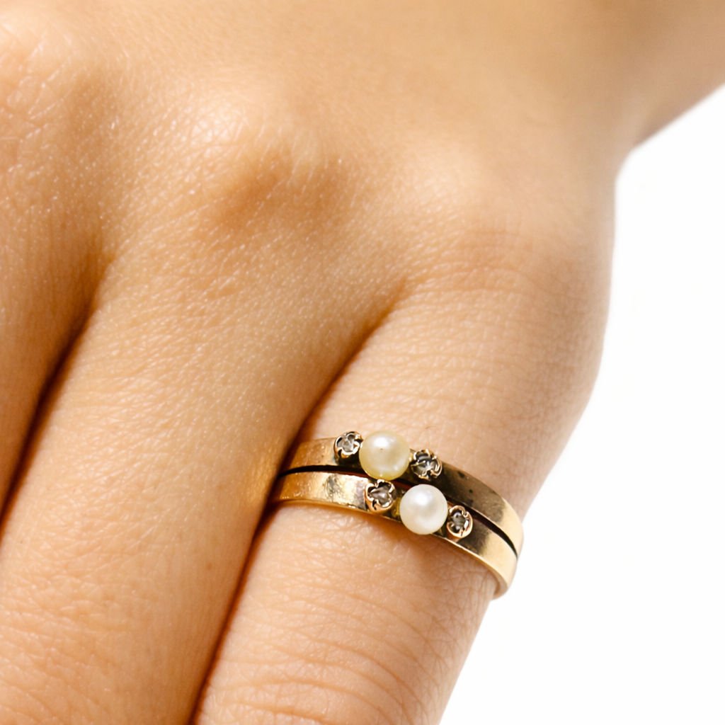 Bague Art Deco en or jaune avec diamant et perle - Castafiore