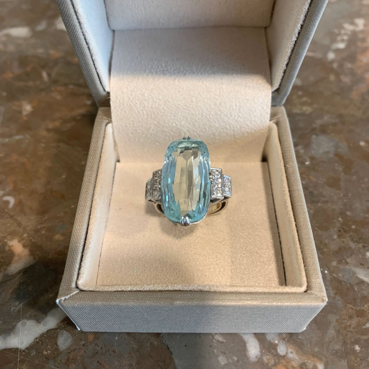 Bague Art Déco en platine, aigue - marine et diamants - Castafiore