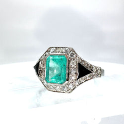 Bague art déco en platine avec onyx, diamants et émeraude - Castafiore