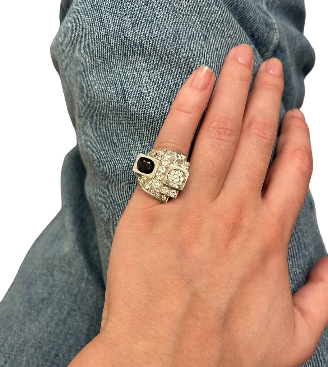 Bague Art Déco en platine, diamants et saphir - Castafiore