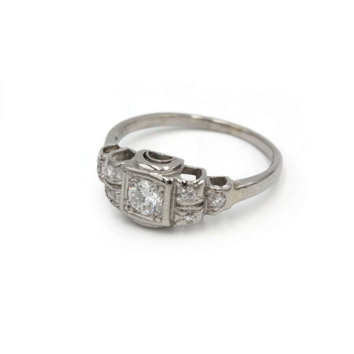 Bague Art Déco en platine et diamants - Castafiore