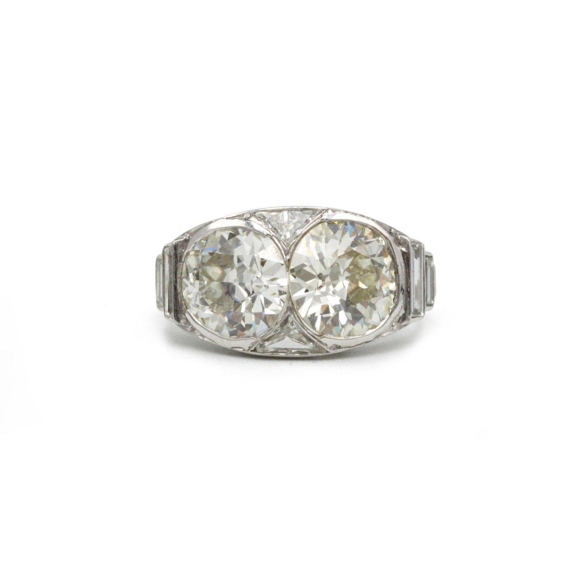 Bague Art - Déco en platine et diamants - Castafiore