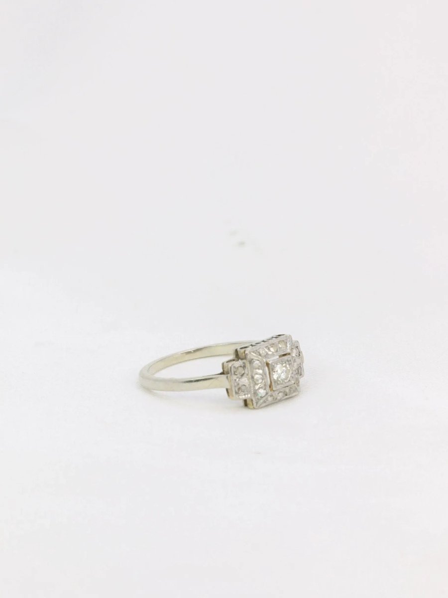 Bague Art Deco gradins or blanc platine diamants 0,15 ct - Castafiore