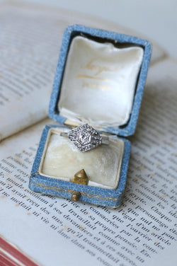 Bague Art Déco Hexagonale Diamants et Platine - Castafiore