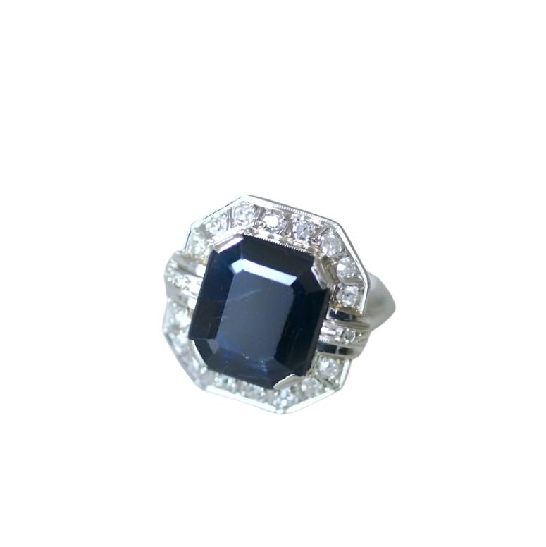 Bague Art Deco hexagonale saphir entourage diamants - Castafiore
