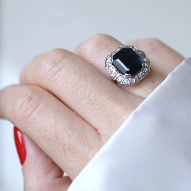 Bague Art Deco hexagonale saphir entourage diamants - Castafiore