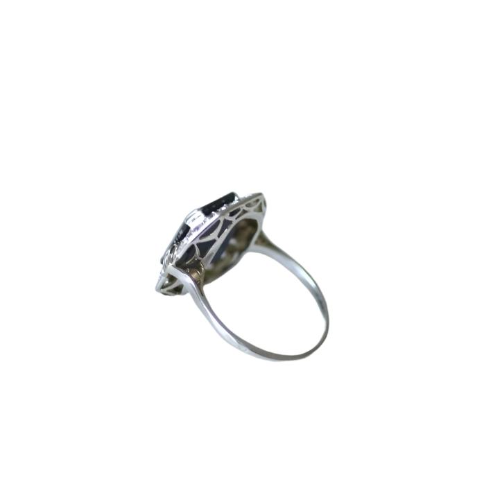 Bague Art Deco hexagonale saphir entourage diamants - Castafiore