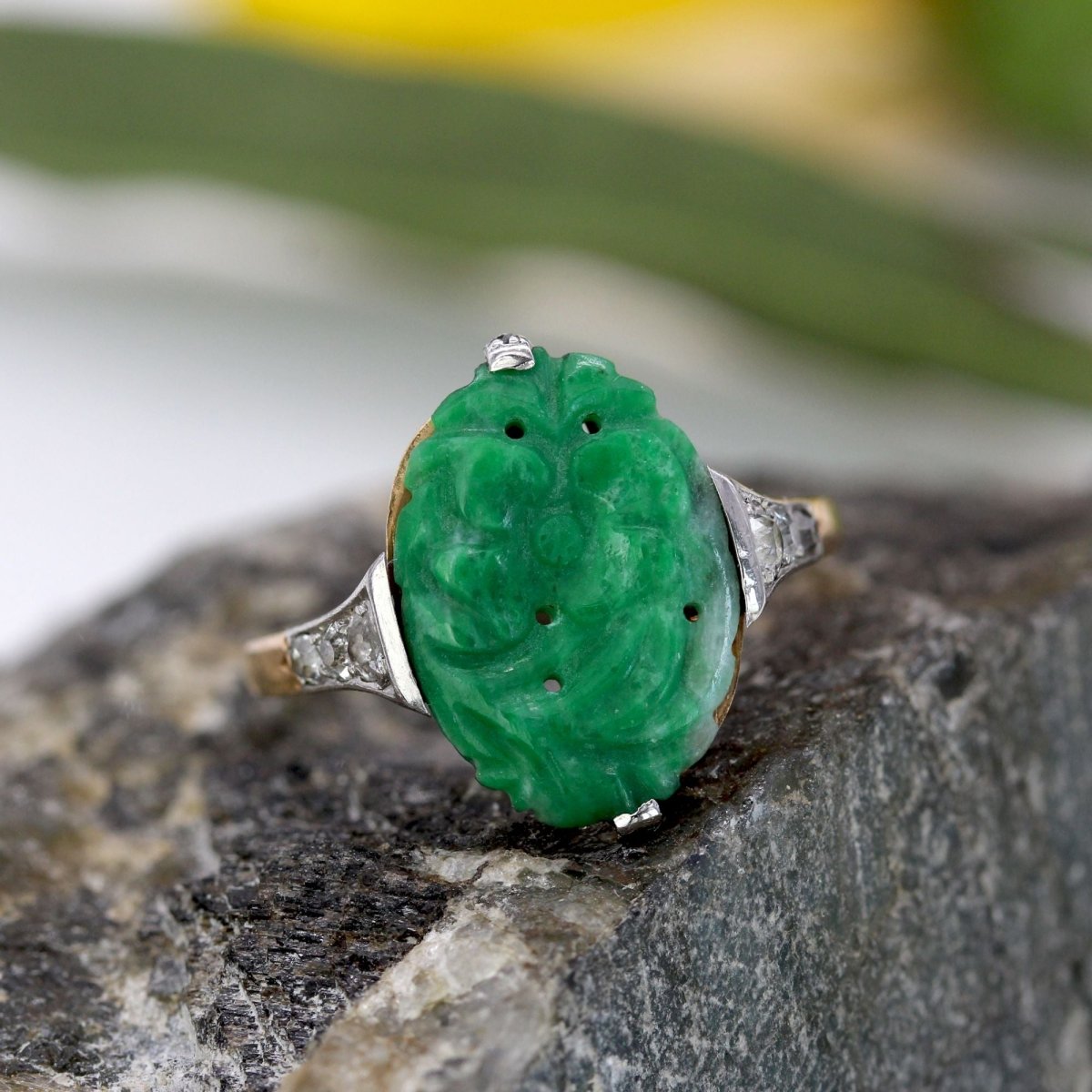 Bague Art déco jade et diamants en or jaune et platine - Castafiore
