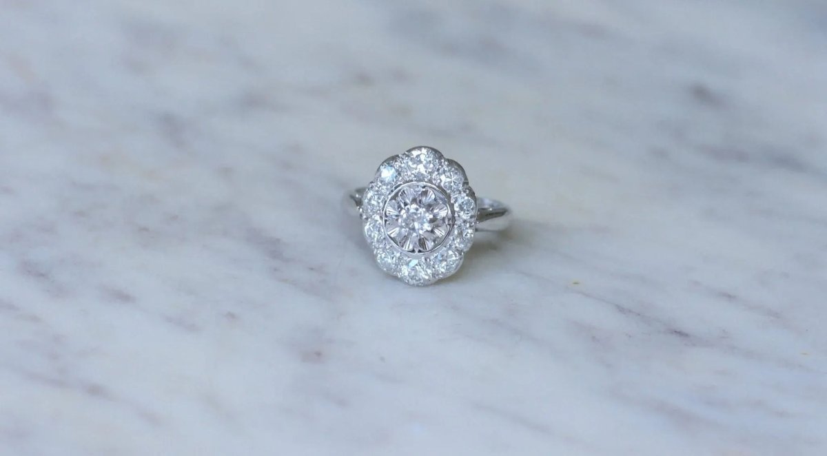 Bague Art Déco Marguerite Ovale Diamants - Castafiore