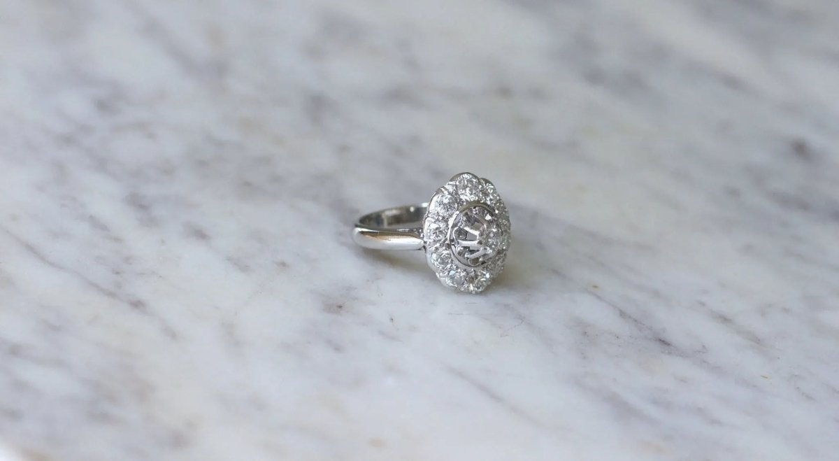 Bague Art Déco Marguerite Ovale Diamants - Castafiore