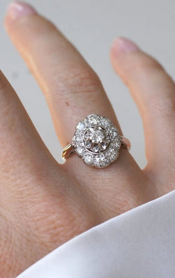 Bague Art Déco Marguerite Ovale Diamants - Castafiore