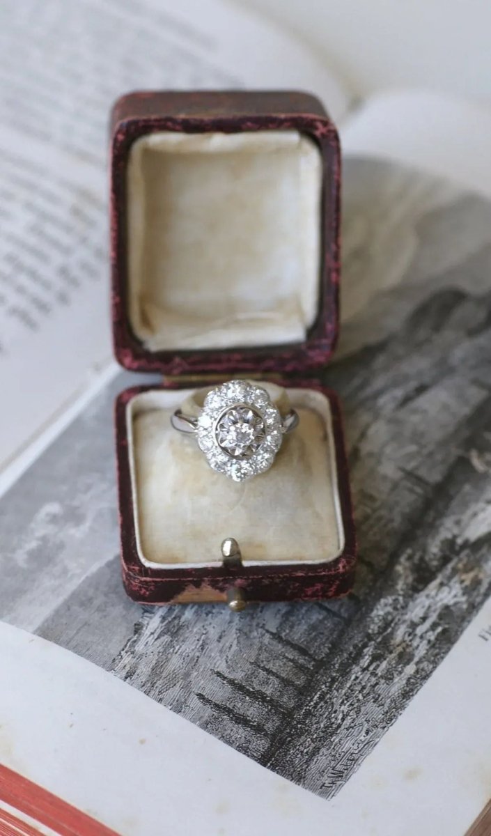 Bague Art Déco Marguerite Ovale Diamants - Castafiore