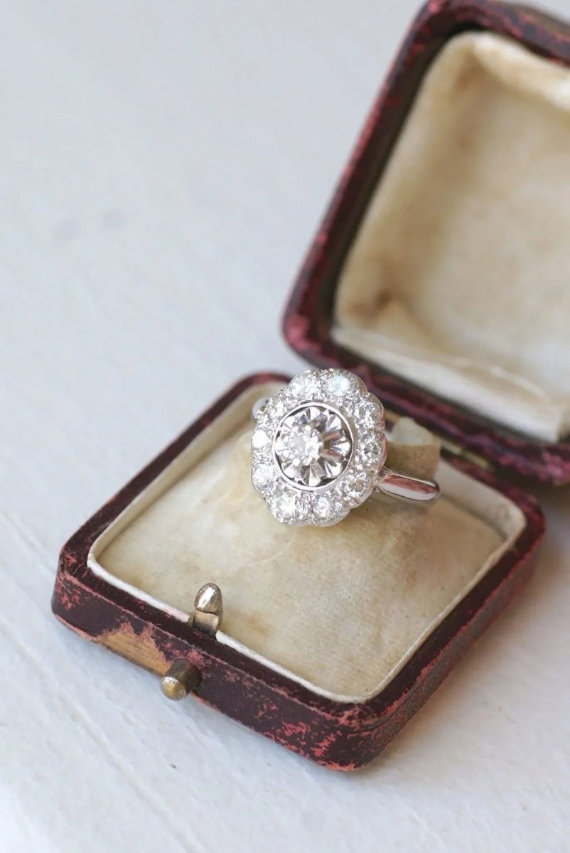 Bague Art Déco Marguerite Ovale Diamants - Castafiore