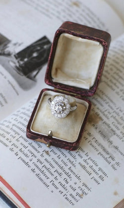 Bague Art Déco Marguerite Ovale Diamants - Castafiore