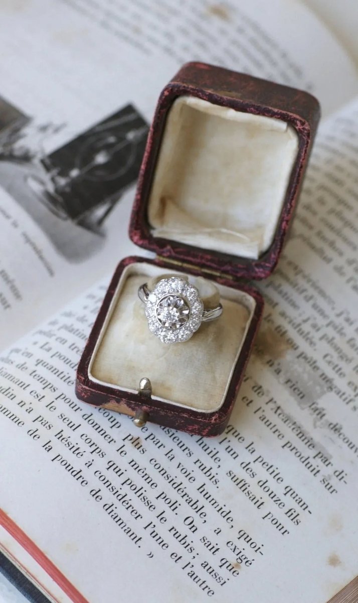 Bague Art Déco Marguerite Ovale Diamants - Castafiore