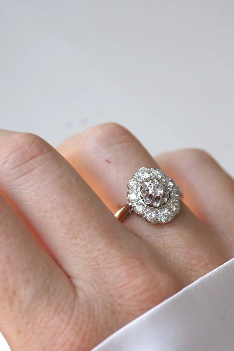 Bague Art Déco Marguerite Ovale Diamants - Castafiore