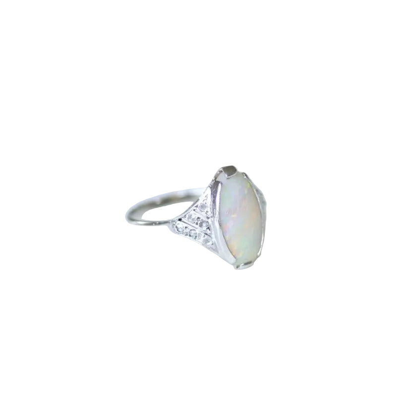 Bague Art Deco Opale et Diamants - Castafiore