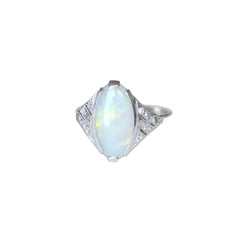 Bague Art Deco Opale et Diamants - Castafiore