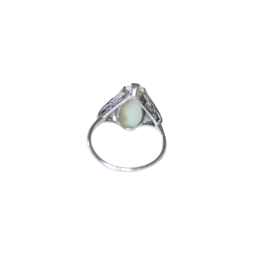 Bague Art Deco Opale et Diamants - Castafiore