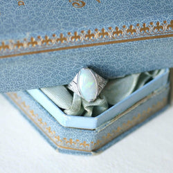 Bague Art Deco Opale et Diamants - Castafiore