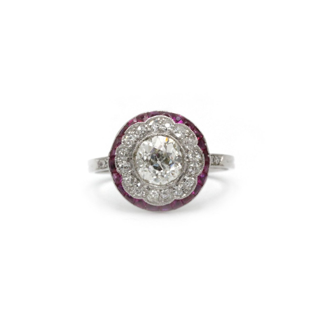Bague art - deco or 750 et platine, diamants tailles ancienne et rubis calibrés années 1920 - Castafiore