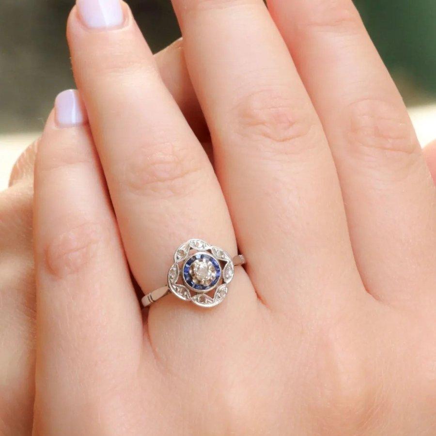 Bague Art Déco or blanc saphirs diamants - Castafiore