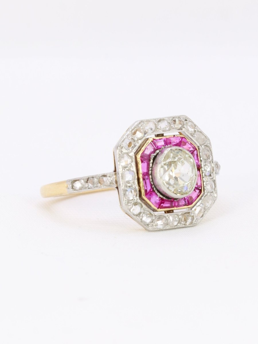 Bague Art Deco or diamants rubis calibrés - Castafiore