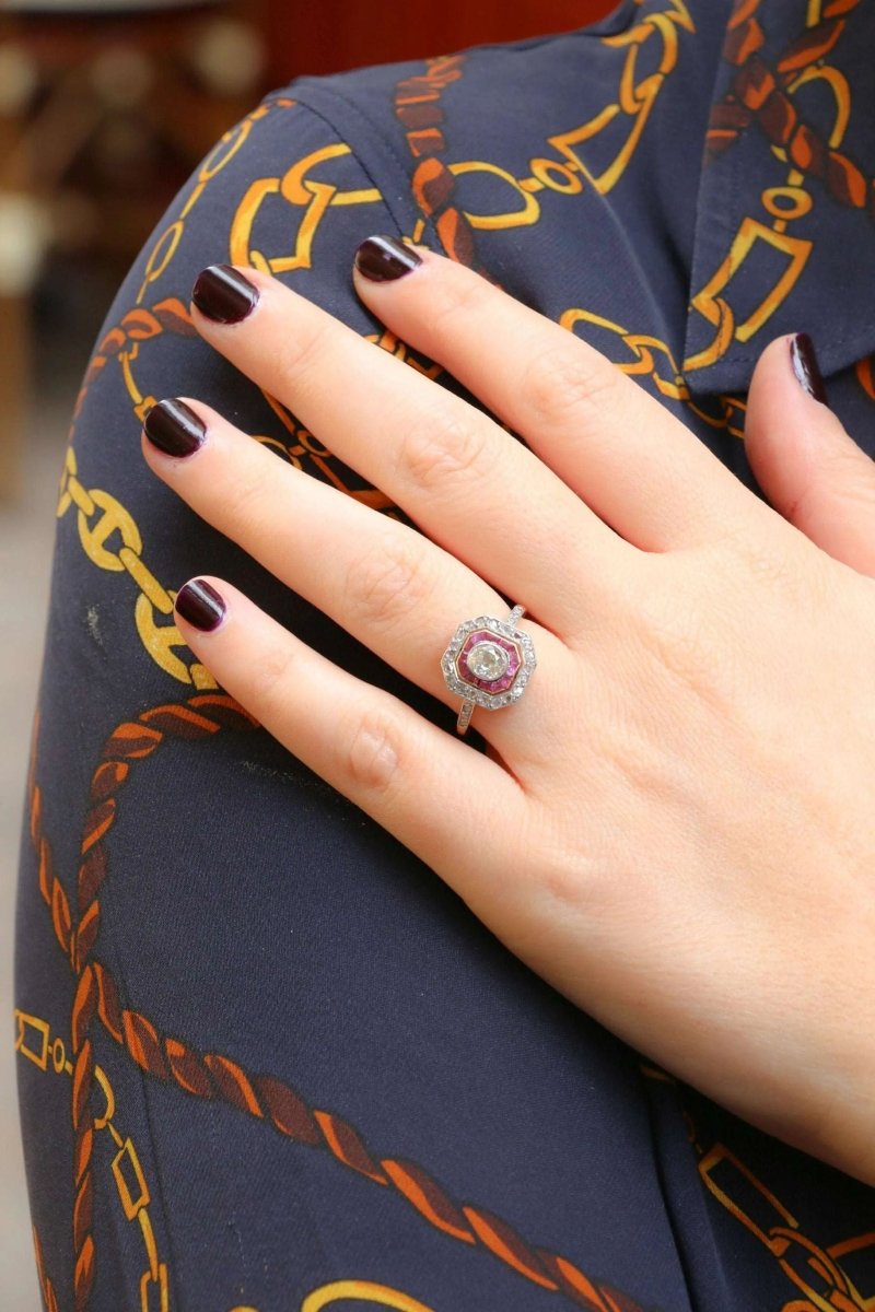 Bague Art Deco or diamants rubis calibrés - Castafiore