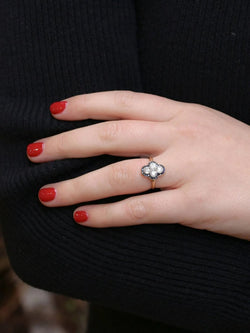 Bague Art Déco or diamants saphirs calibrés - Castafiore