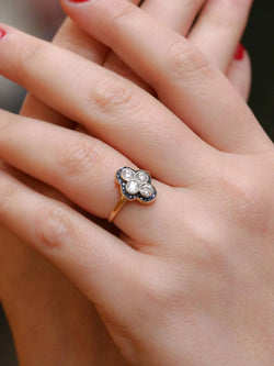 Bague Art Déco or diamants saphirs calibrés - Castafiore