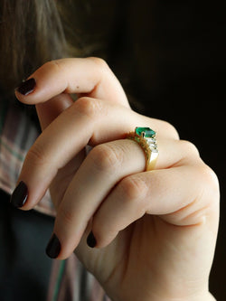Bague Art Deco or jaune diamants emeraude colombienne Muzo 1,9 carat - Castafiore